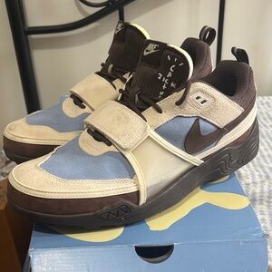 Nike Men's Cream and Blue TRAVIS SCOTT “Cactus Jack” .